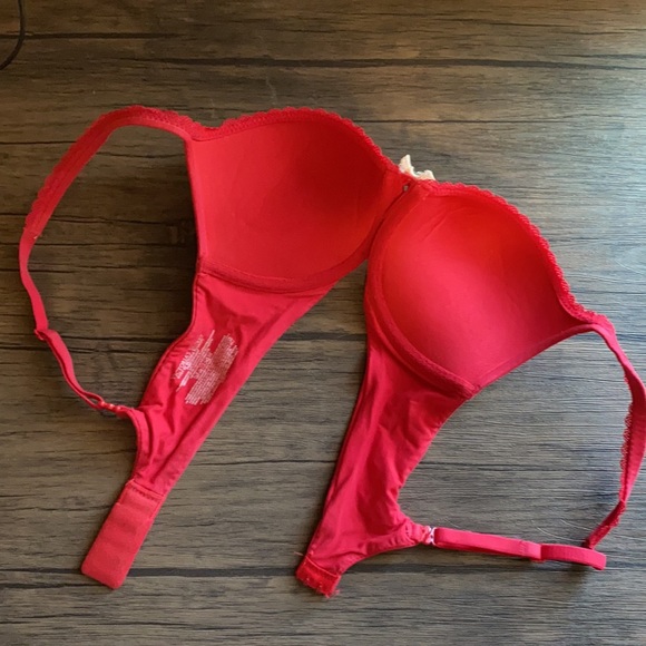 Victoria’s Secret Body push-up - Picture 2 of 4